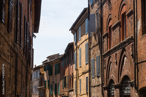 イタリア　シエナの旧市街の路地風景