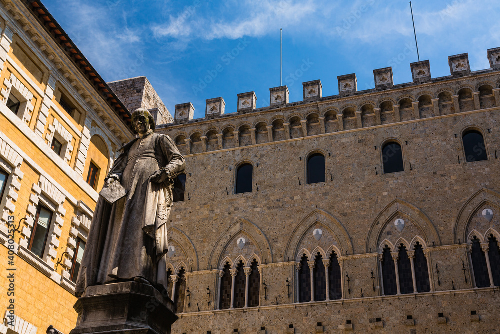 イタリア　シエナのサリンベーニ宮殿とタントゥッチ宮殿