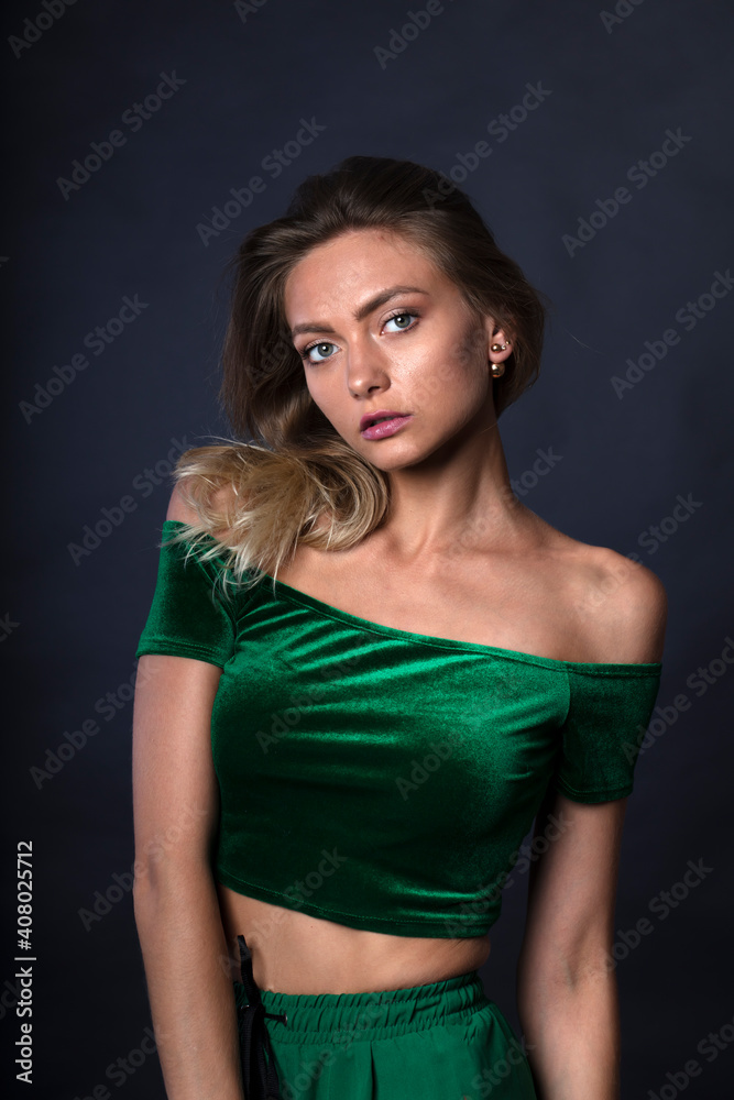 portrait of a young woman, shooting in a photo studio