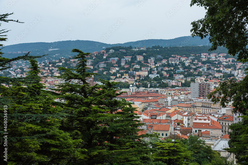 Obraz premium イタリア トリエステの丘の上からの風景