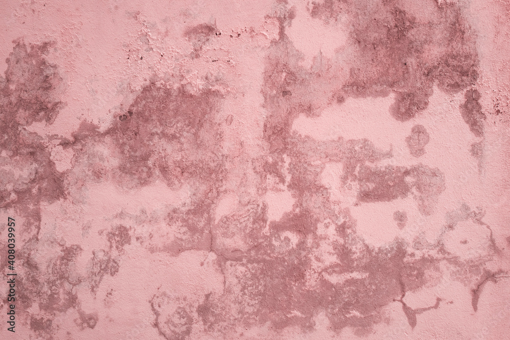 분홍색 페인트가 발라져있는 시멘트 벽