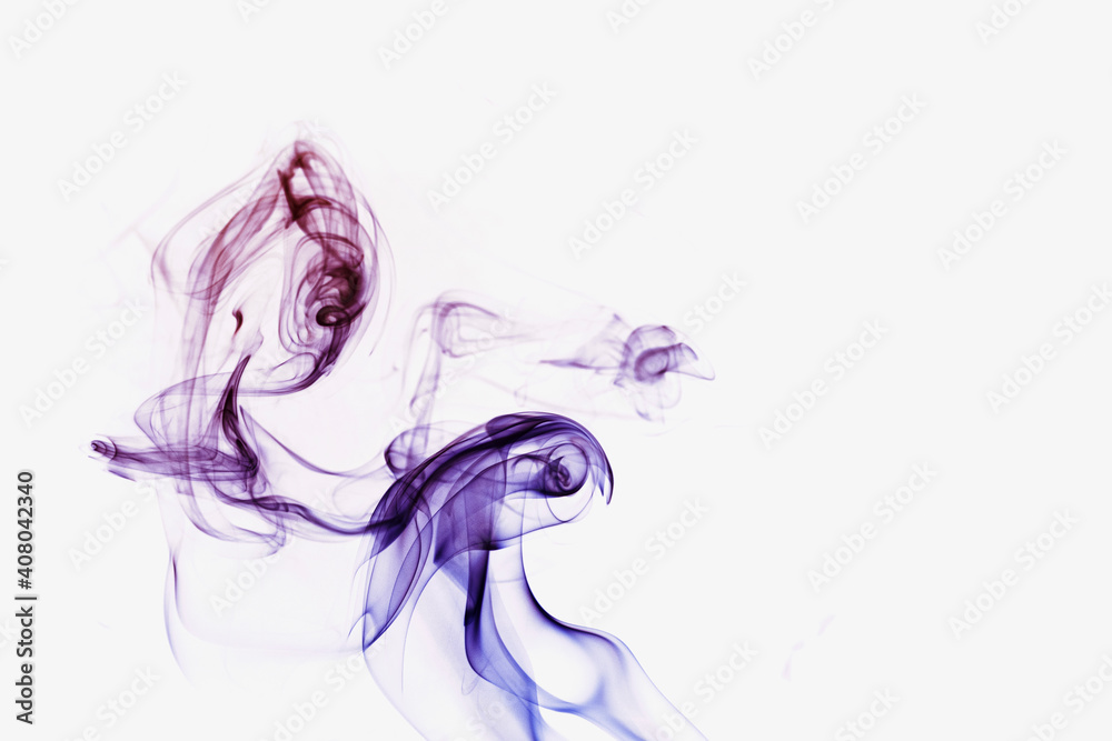 Fumée colorée abstraite sur un fond blanc avec de l'espace vide Fumée colorée abstraite sur un fond blanc avec de l'espace vide