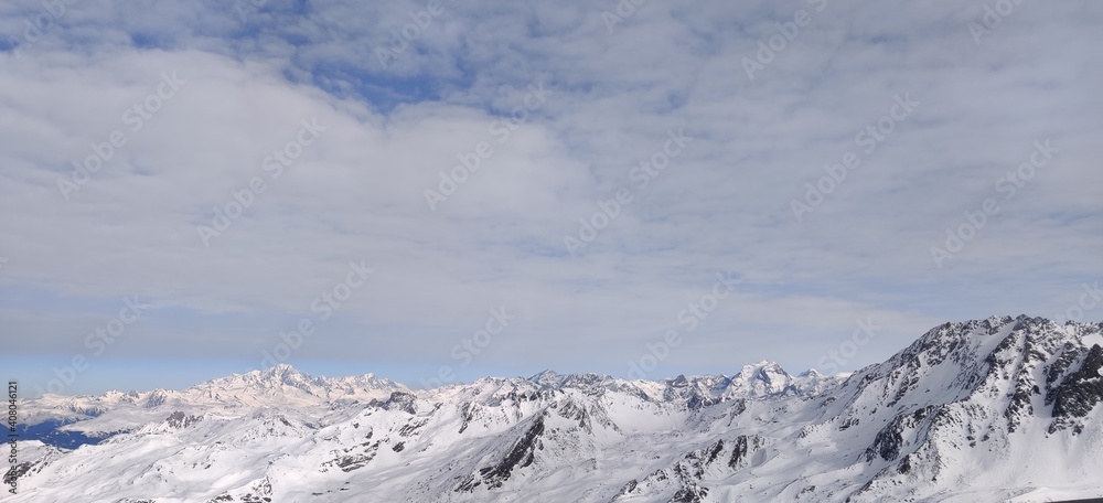 Obraz premium snow covered mountain