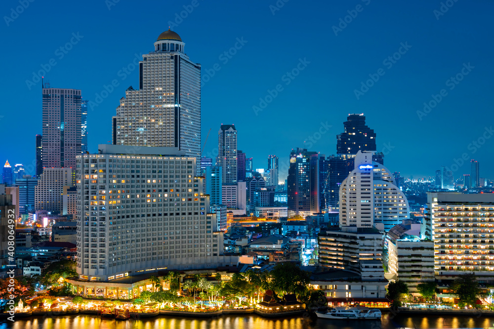 Fototapeta premium Bangkok city skyline in downtown at dusk and night view.