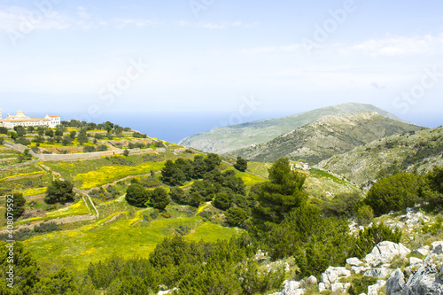 Foto Landscape in the mountains of the Hydra island, Greece.