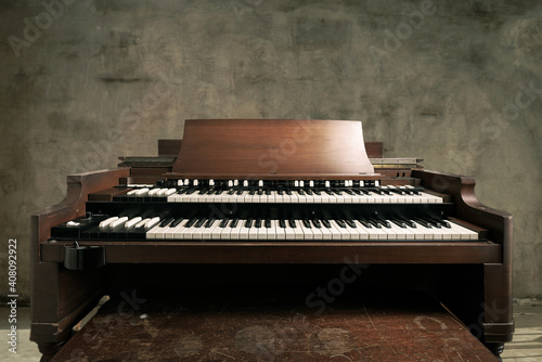 vintage tonewheel organ