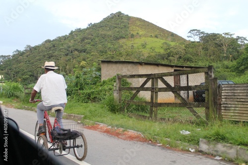 Pedalando na estrada
