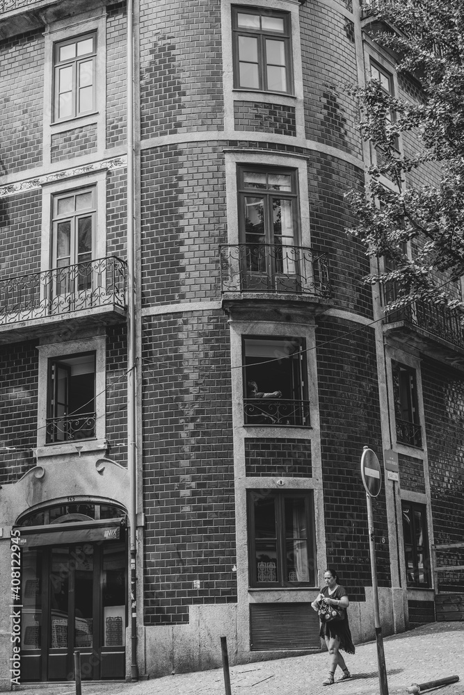 edificio en esquina edificio en esquina