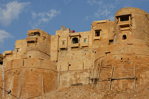 Muros y casas en la vieja ciudad de Jaisalmer en Rajastán, India
