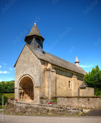Église médiévale de Sérandon, France