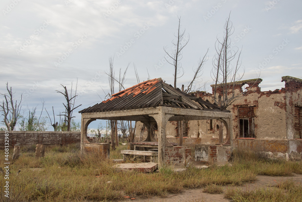 Casa abandonada en el campo