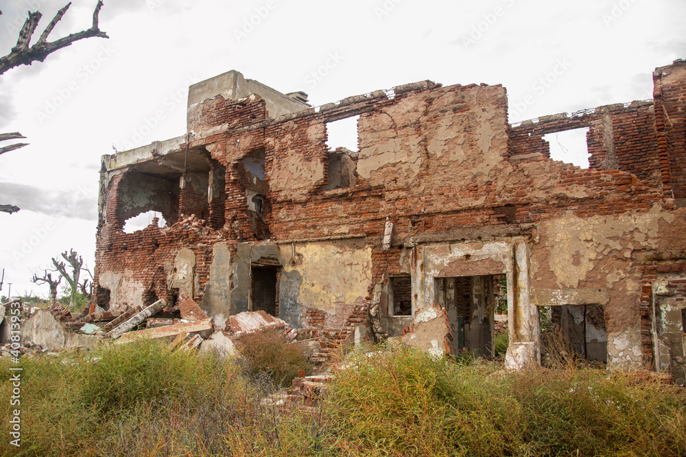 Ruinas de construcción abandonada en Epecuen, Buenos Aires.