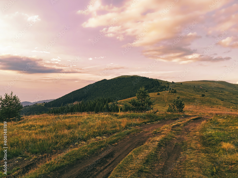 Naklejka premium Mountain sunset in the wilderness with no people, just nature.