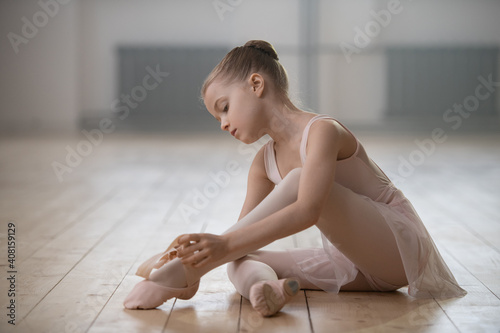 Foto Ballerina in pointe shoes