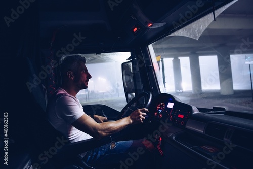 Canvas Print Handsome truck driver at work