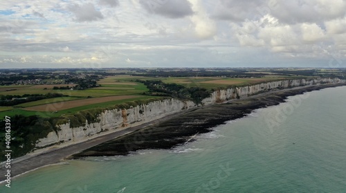 ville de F  camp vue de la mer avec ses falaises