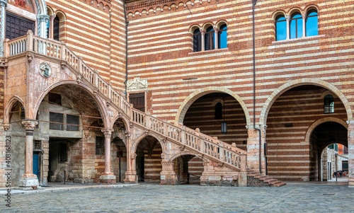 Fotografie The courtyard at the staircase of reason in Verona, Italy