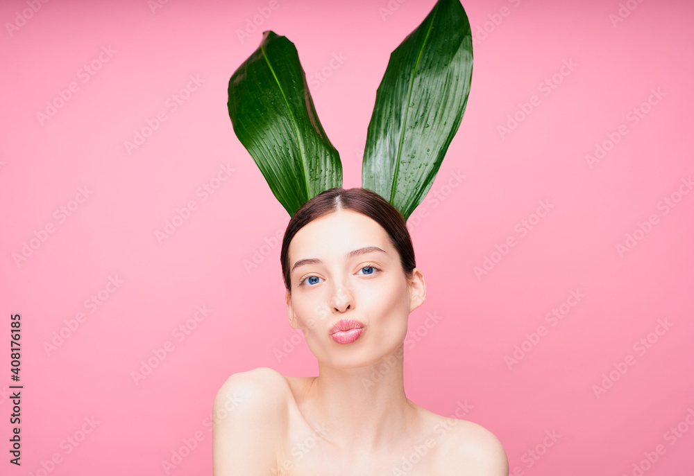 Foto De Cute Attractive Young Topless Woman Folded Her Lips In A Kiss Do Stock Adobe Stock 1529