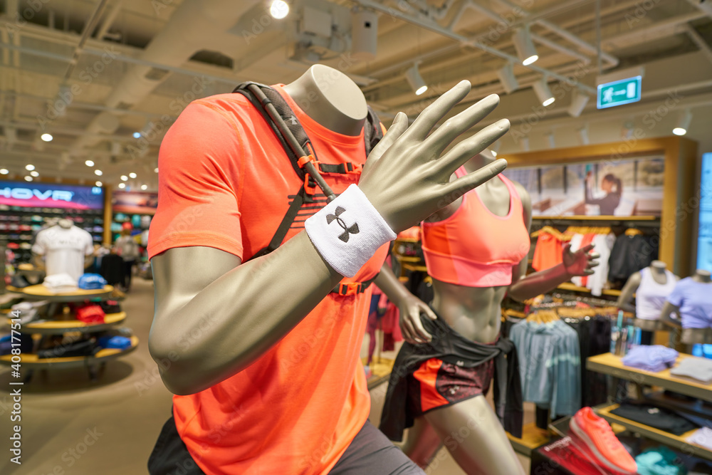 SAINT PETERSBURG, RUSSIA - CIRCA MAY, 2018: interior shot of Under Armour  store in Galeria shopping center. foto de Stock | Adobe Stock