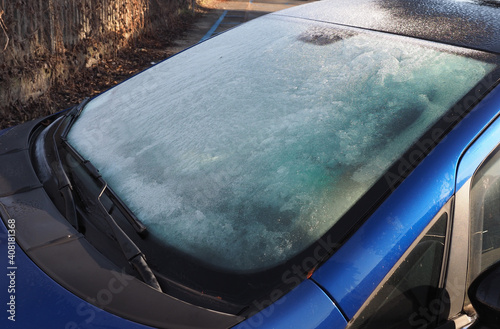 ice on car windscreen