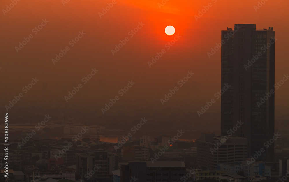Fototapeta premium The high angle background of the city view with the secret light of the evening, blurring of night lights, showing the distribution of condominiums, dense homes in the capital community