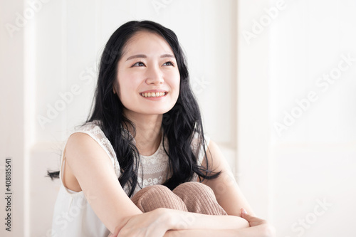 部屋で座っている女性
Free Download 部屋で座っている女性
- GFXLoad