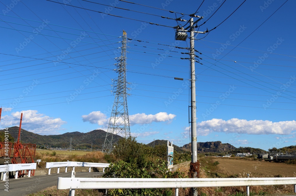 Obraz premium 田舎 秋空 風景 鉄塔