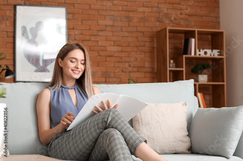 Beautiful woman reading bla...