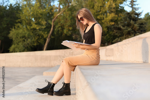 Beautiful woman reading bla...