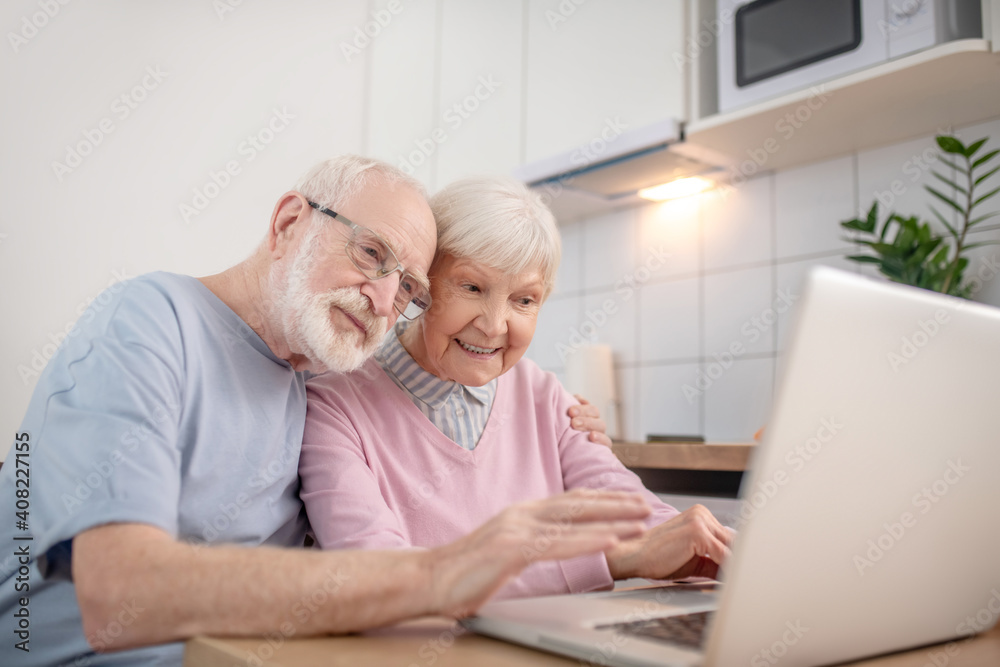 Fototapeta premium Senior couple having a video call and smiling