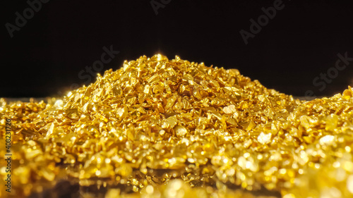 фотографія Macro of gold nuggets hill