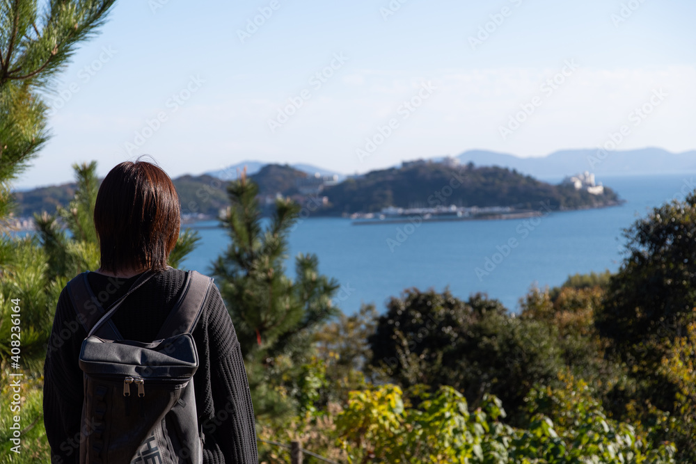 Fototapeta premium 海を眺める
