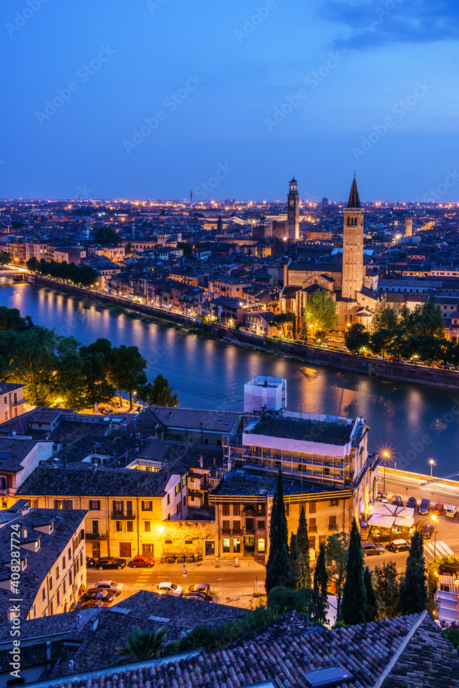 ciudad de Verona desde el Castillo San Pietro, Verona, patrimonio de la humanidad, Veneto,  Italia, Europa
