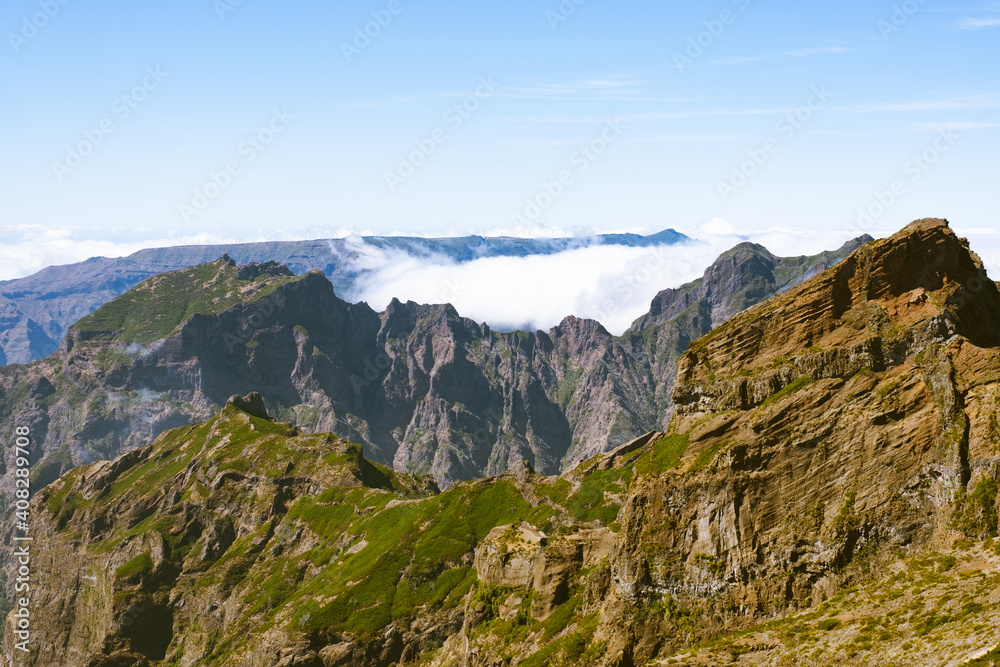 Obraz premium mountain path at top of the ridge.