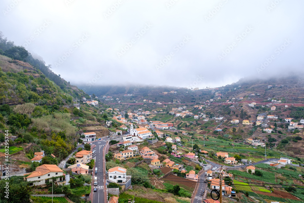 Fototapeta premium Sparse houses in the mountain