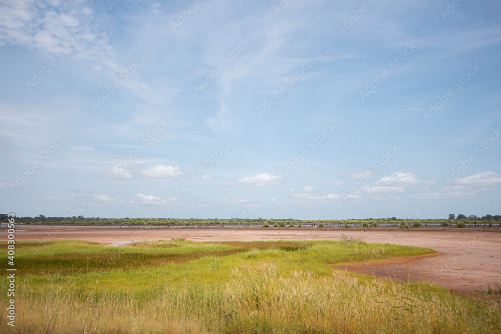 Obraz premium Safari por áfrica. Turismo de mar, selva y pueblos. Paisajes de Kenia, Senegal, Gambia y Etiopía