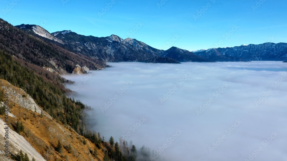 Fototapeta premium Drohenaufnahme Berge