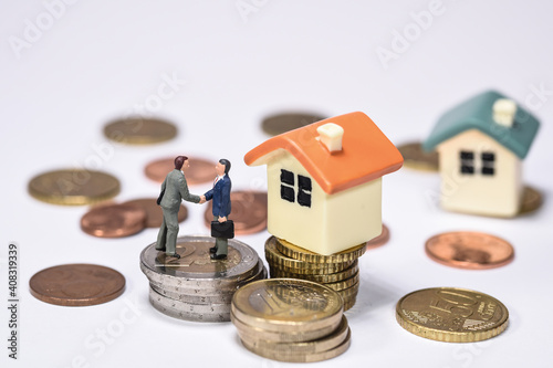 euro monnaie argent affaires business salaire patron travail emploi chomage echange change banque bancaire maison credit logement hypothecaire