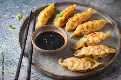 Tablou pe pânză Asian dumplings with soy sauce, sesame seeds and microgreens