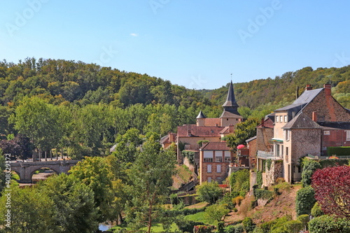 Nouvelle-Aquitaine - Limousin - Creuse - Panorama sur La Celle-Dunoise et sa for  t