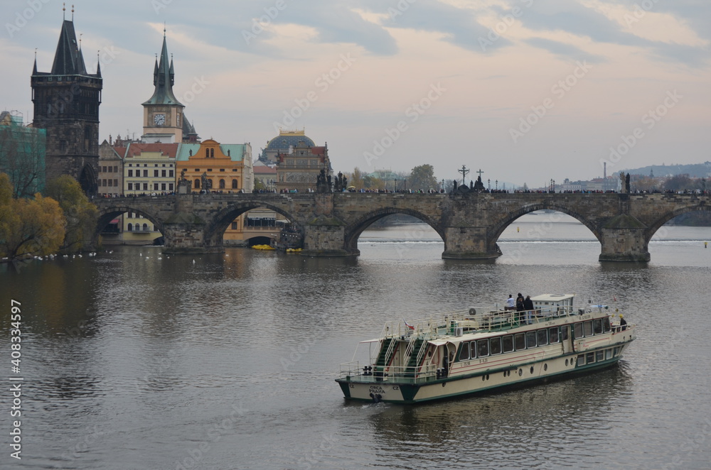 Obraz premium Pont au centre-ville de Prague