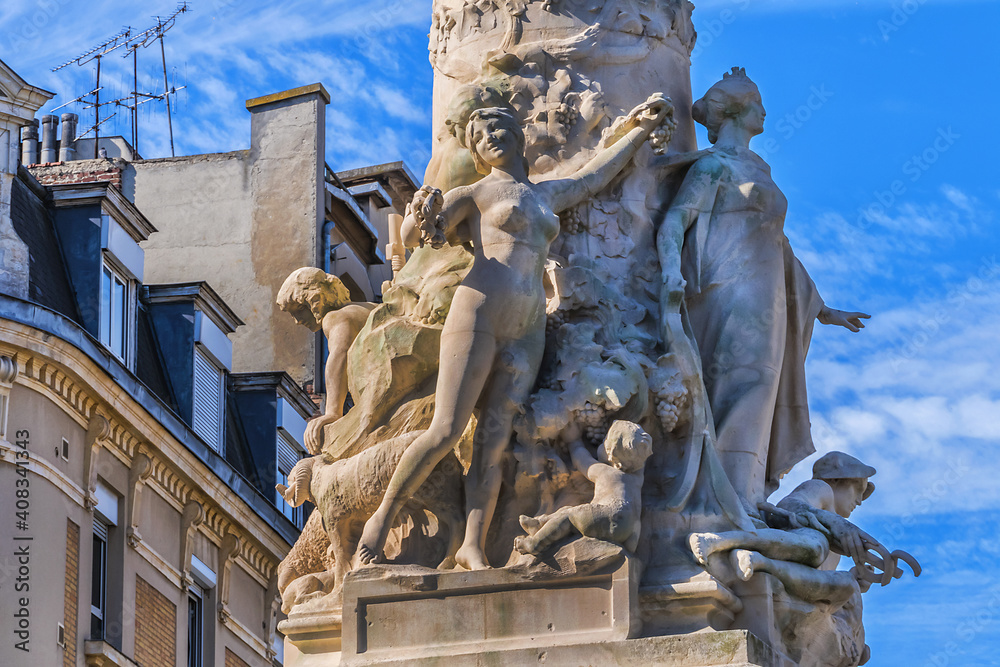 Naklejka premium Ancient monumental fountain Sube with golden Angel at top erected in middle of Place d'Erlon, four statues represent Region Rivers: Marne, Vesle, Suippe and Aisne. Reims, Champagne-ardenne, France.
