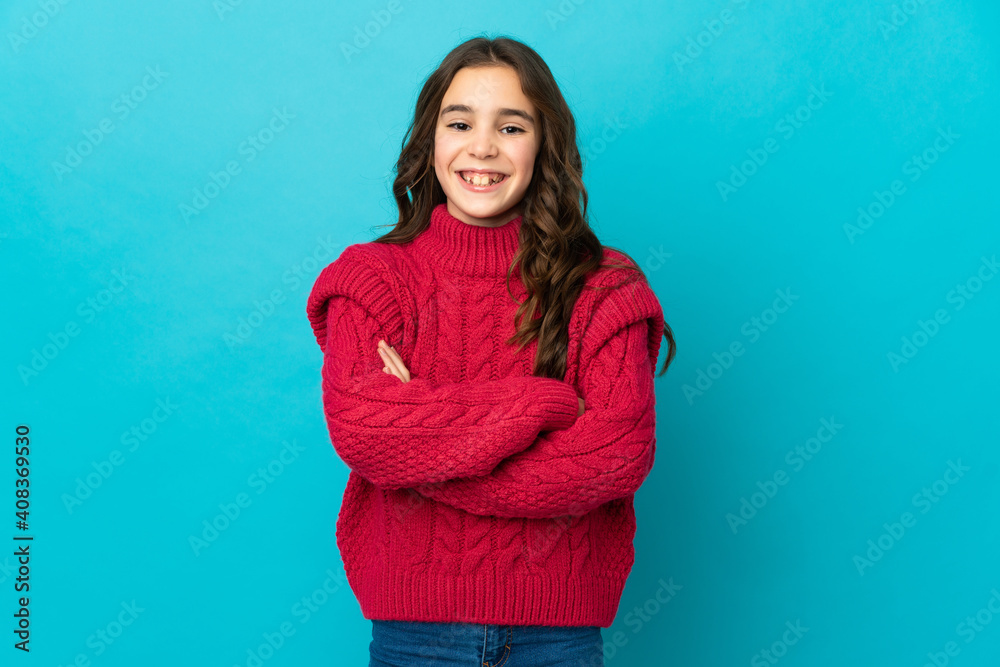 Obraz premium Little caucasian girl isolated on blue background keeping the arms crossed in frontal position
