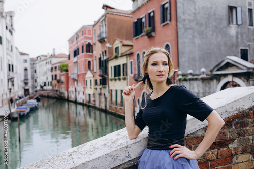 A lonely girl walks along the narrow streets of the old city. A tourist travels around Venice. Travel time.