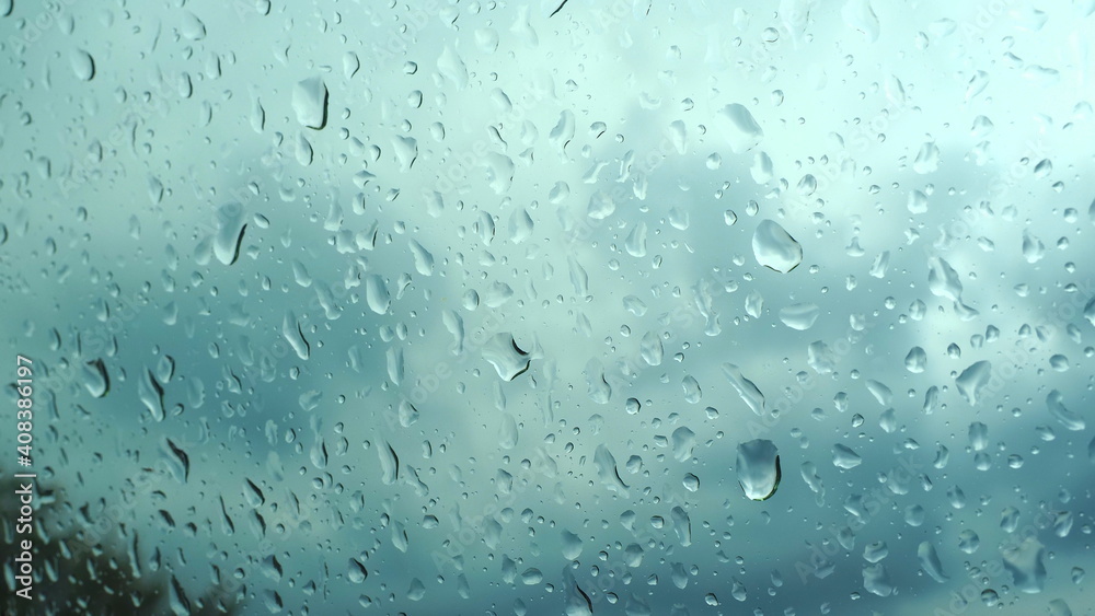 窓ガラスについた雨の水滴1 窓ガラスについた雨の水滴1