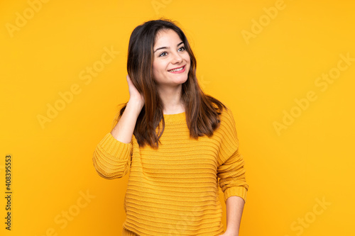 Young caucasian woman isolated on yellow background thinking an idea © luismolinero