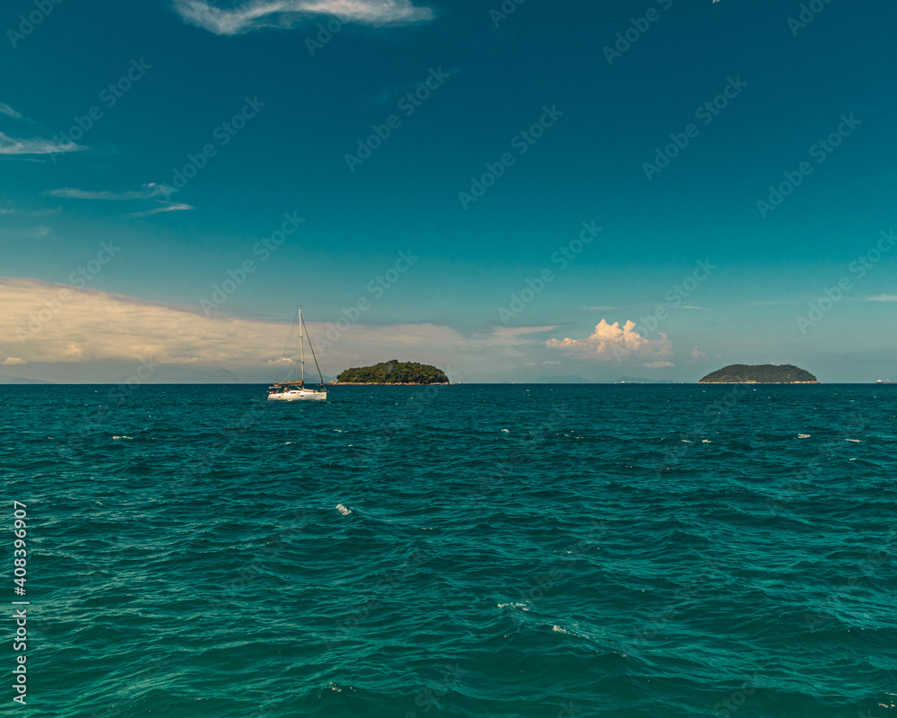 Fototapeta premium sailboat in the sea