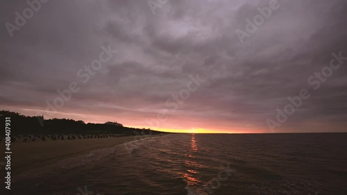rauschendes Meer in einer wundervollen Abendrotszeit