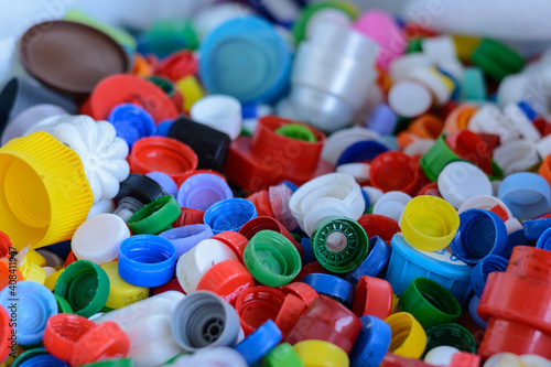 Fotografia Colorful Screw Caps For PET Plastic Bottles - Recycling