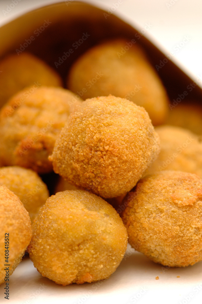 Mixed fried all'ascolana includes olives all'ascolana and fried cream called cremini fritti. Mixed fried all'ascolana includes olives all'ascolana and fried cream called cremini fritti.